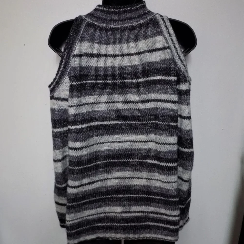 ii Sisters cold shoulder striped sweater - Picture 2 of 7